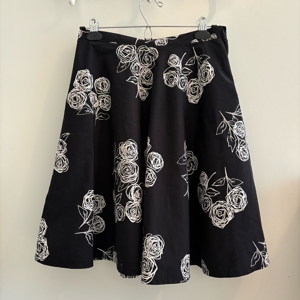 H&M Women’s Black and White A-Line Skirt US 4